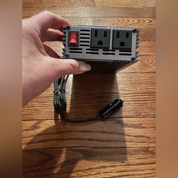 Tripplite Powerverter Car Inverter, 375w, 12v Input/120v Output, 2 Outlets. - Picture 2 of 3